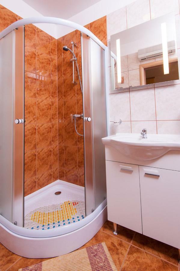 Apartmani Galija 피사크 외부 사진